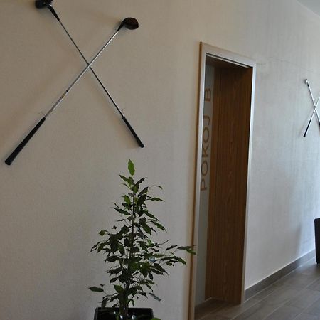 Hotel Golf Jezera Ostrožská Nová Ves Esterno foto