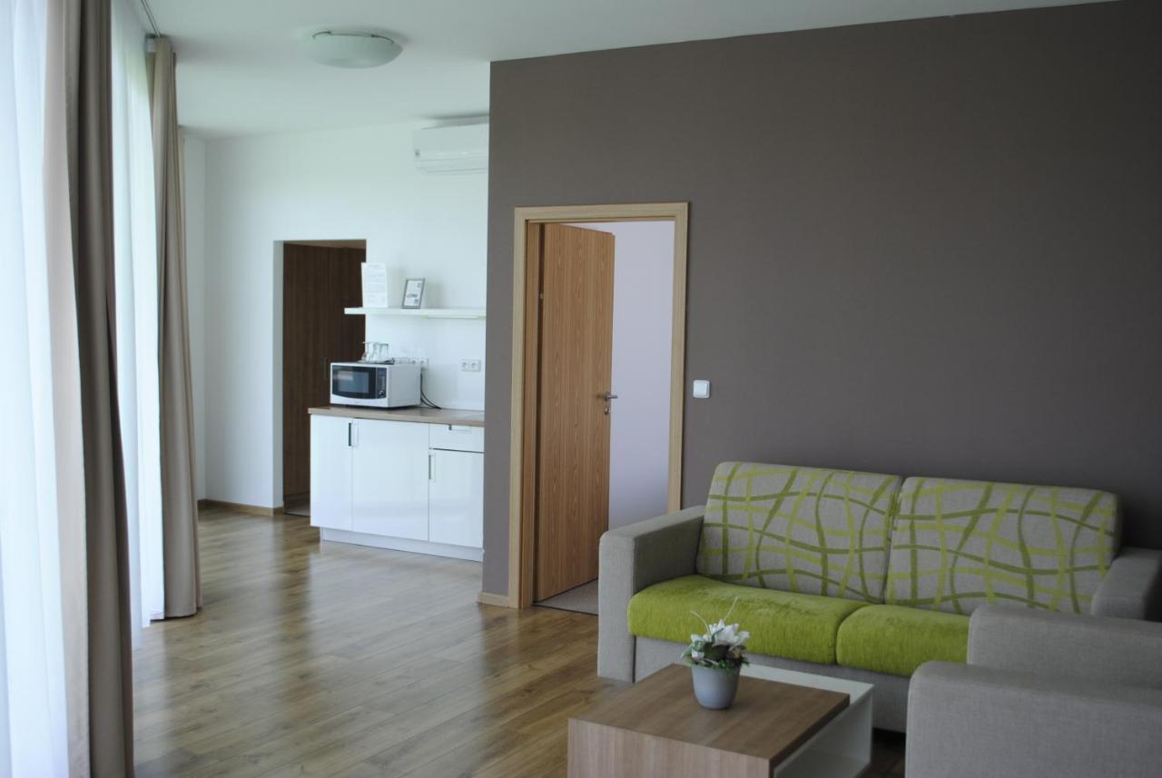 Hotel Golf Jezera Ostrožská Nová Ves Esterno foto