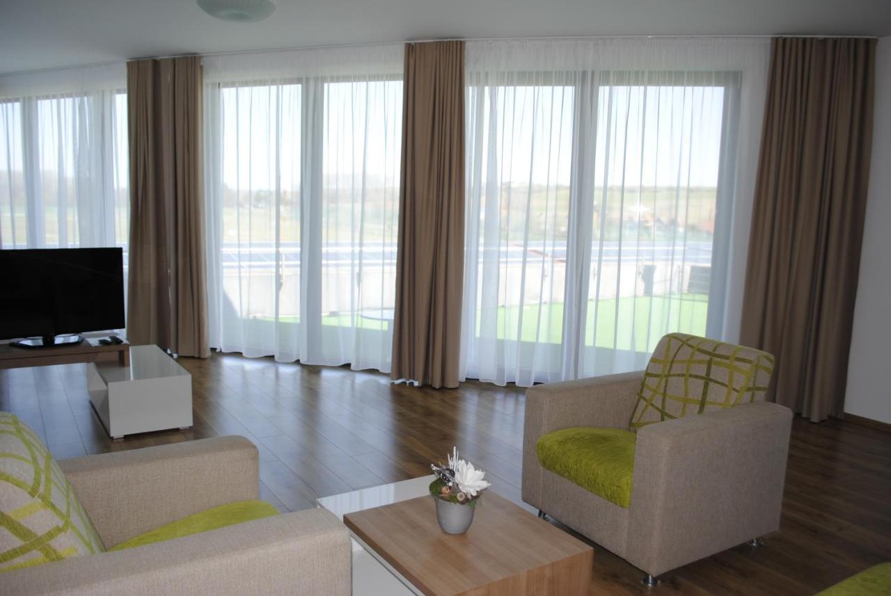 Hotel Golf Jezera Ostrožská Nová Ves Esterno foto