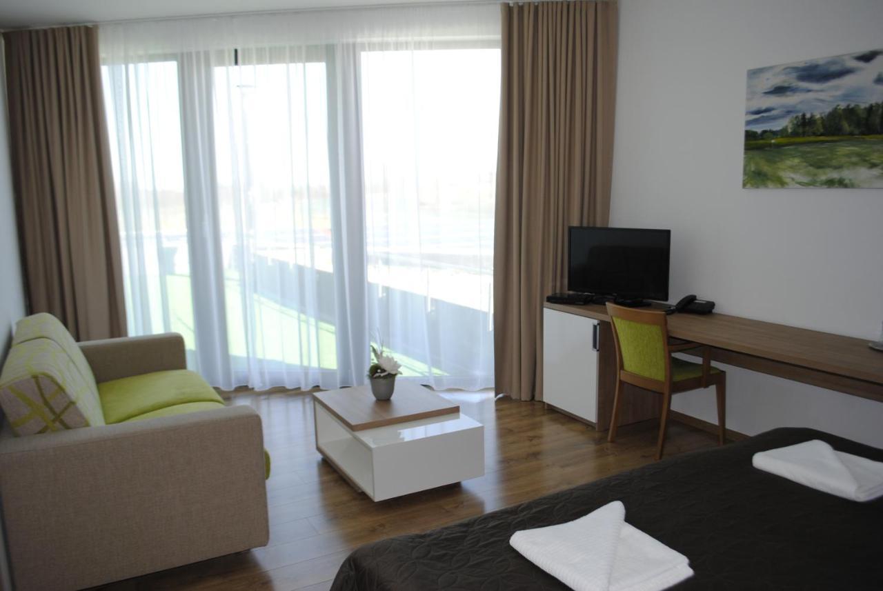 Hotel Golf Jezera Ostrožská Nová Ves Esterno foto