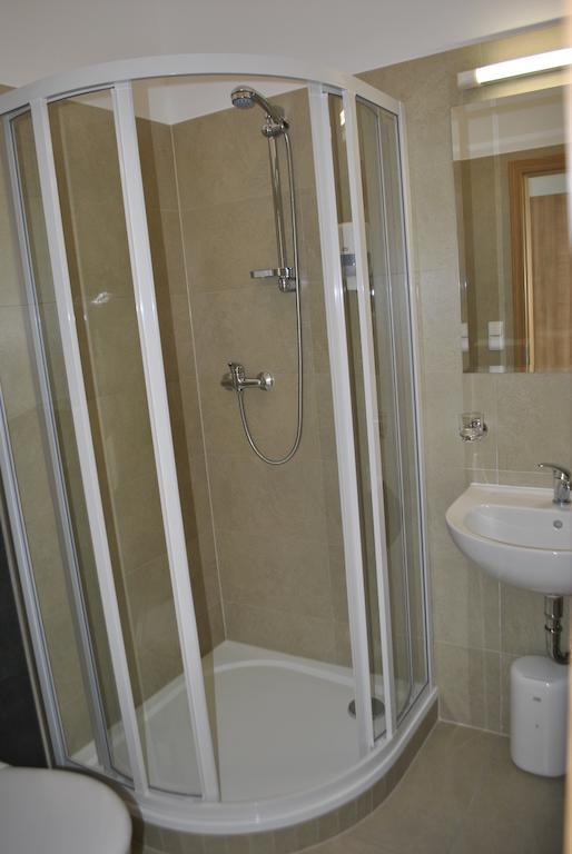 Hotel Golf Jezera Ostrožská Nová Ves Esterno foto