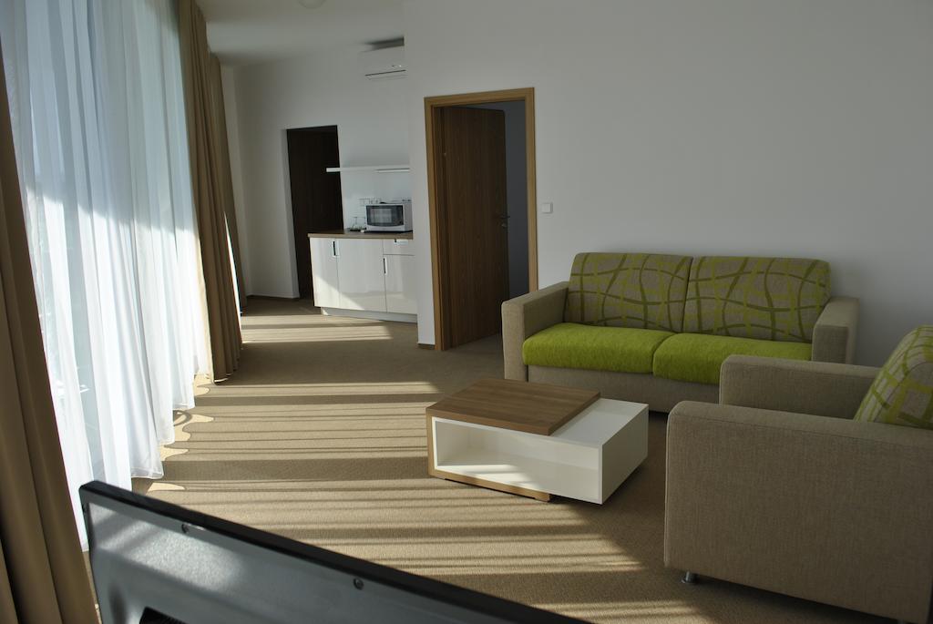 Hotel Golf Jezera Ostrožská Nová Ves Esterno foto