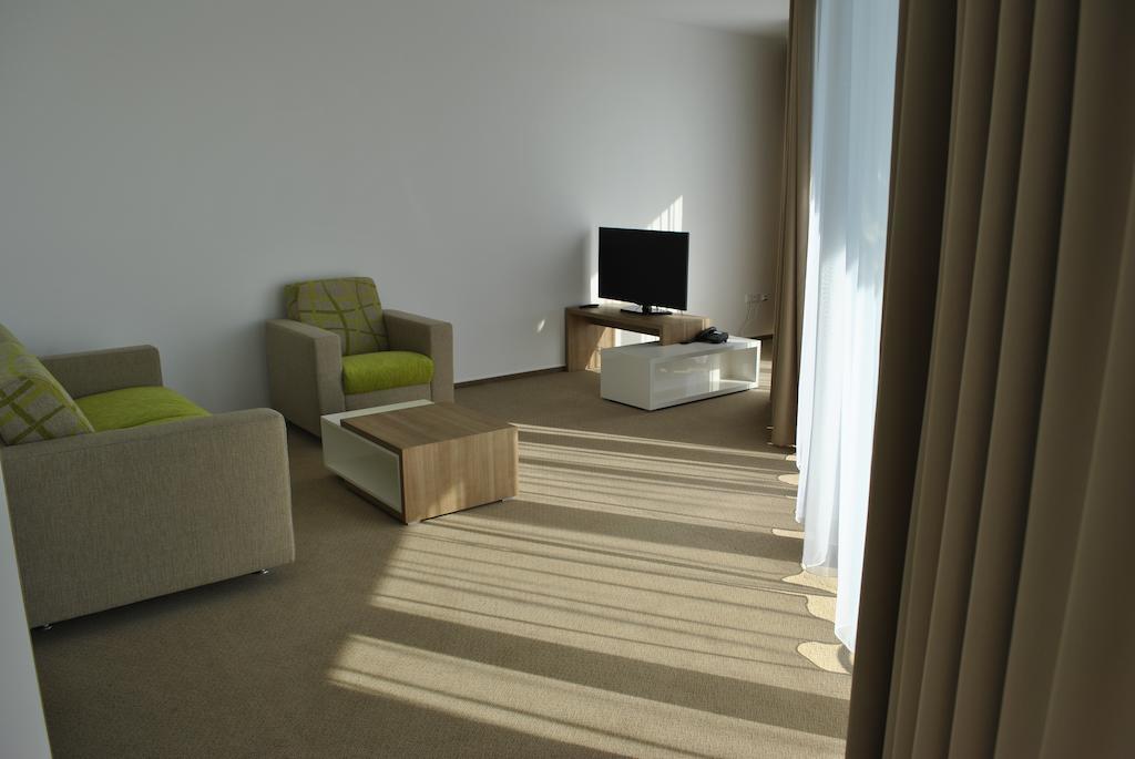 Hotel Golf Jezera Ostrožská Nová Ves Esterno foto