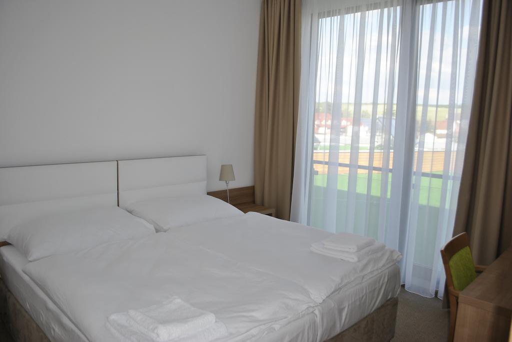 Hotel Golf Jezera Ostrožská Nová Ves Esterno foto