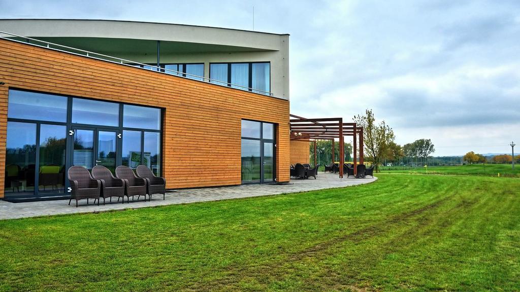 Hotel Golf Jezera Ostrožská Nová Ves Esterno foto