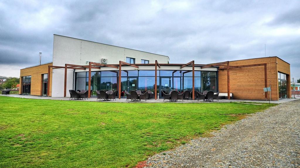Hotel Golf Jezera Ostrožská Nová Ves Esterno foto