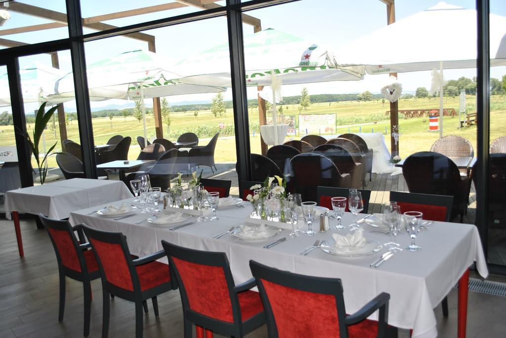 Hotel Golf Jezera Ostrožská Nová Ves Esterno foto