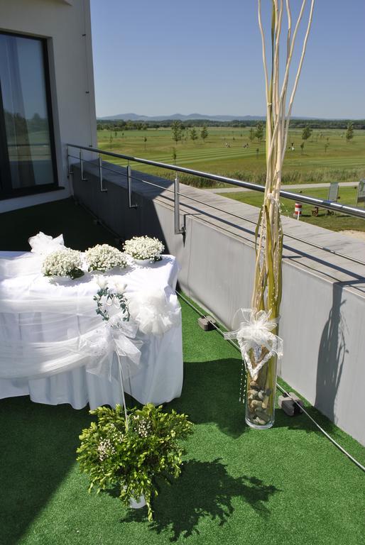 Hotel Golf Jezera Ostrožská Nová Ves Esterno foto